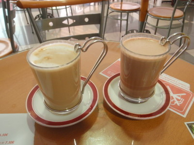 Café y Leite and Chocolate Quente.